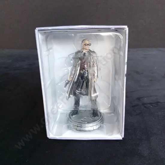 EAGLEMOSS DC CHESS COLLECTION COMMISSIONER GORDON PIECE PLUS CORRESPONDING BOOKLET