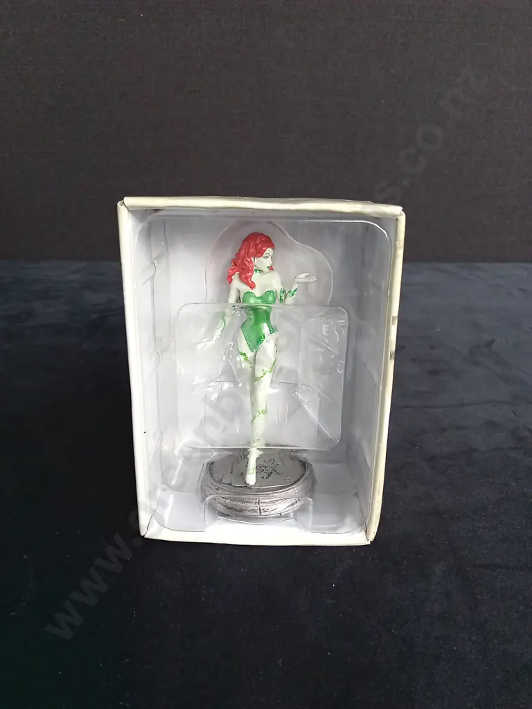 EAGLEMOSS DC CHESS COLLECTION POISON IVY PIECE PLUS CORRESPONDING BOOKLET Image 1++