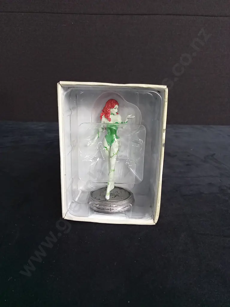 EAGLEMOSS DC CHESS COLLECTION POISON IVY PIECE PLUS CORRESPONDING BOOKLET Image 1++