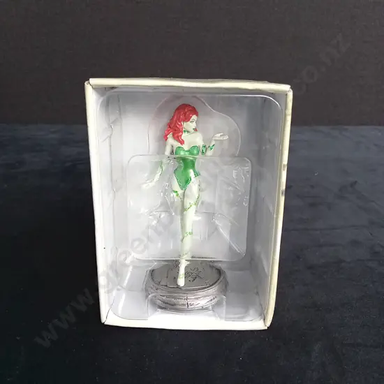 EAGLEMOSS DC CHESS COLLECTION POISON IVY PIECE PLUS CORRESPONDING BOOKLET