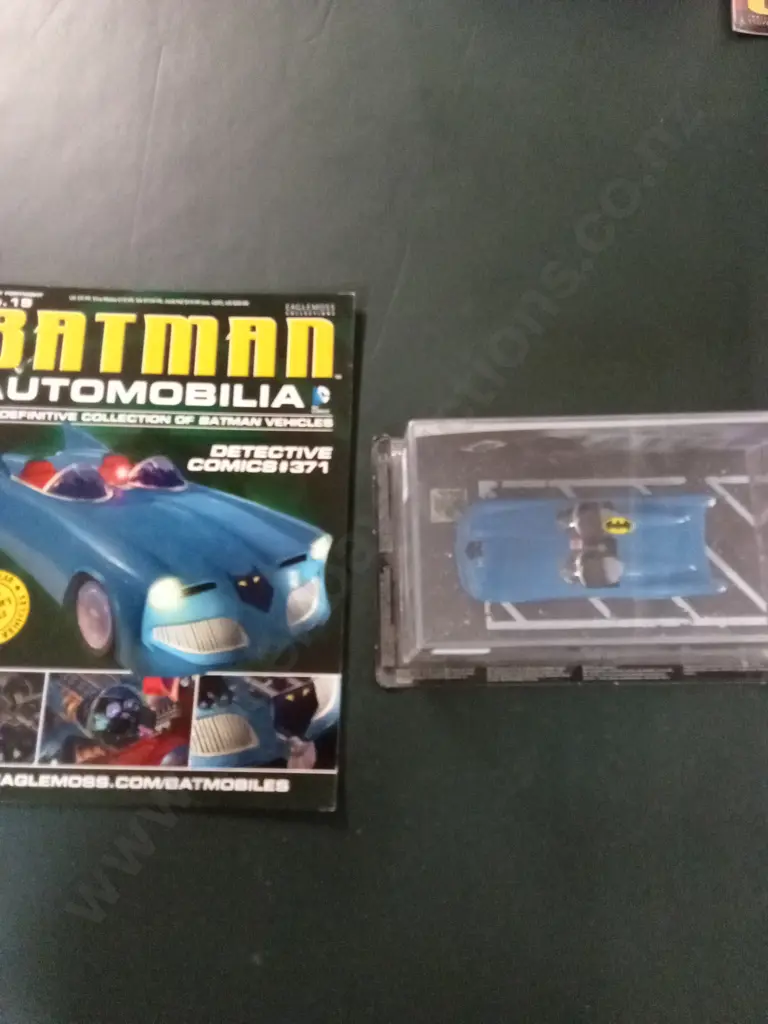 EAGLEMOSS BATMAN AUTOMOBILIA DETECTIVE COMICS BATMOBILE #371 DIECAST MODEL 1:43 PACKAGED PLUS CORRESPONDING MAGAZINE Image 1++