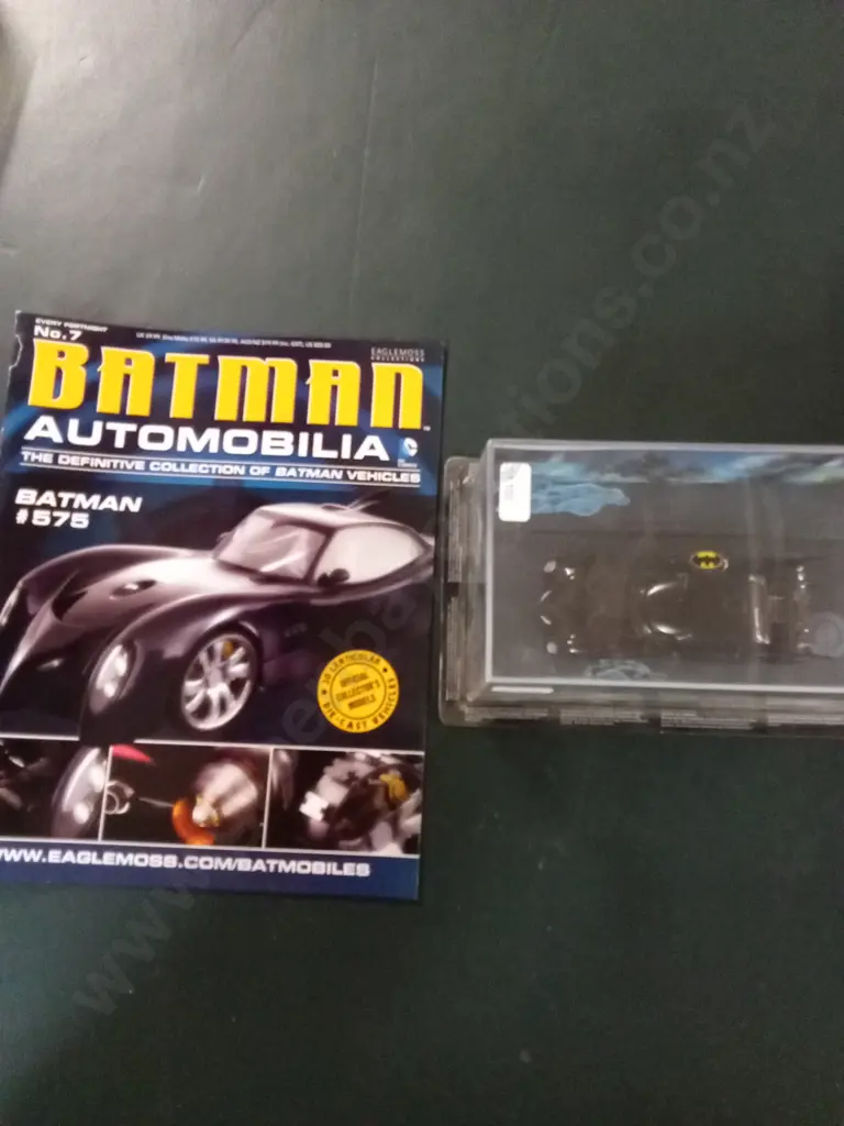 EAGLEMOSS BATMAN BATMOBILE #575 DIECAST MODEL 1:43 PACKAGED  PLUS CORRESPONDING MAGAZINE Image 1++