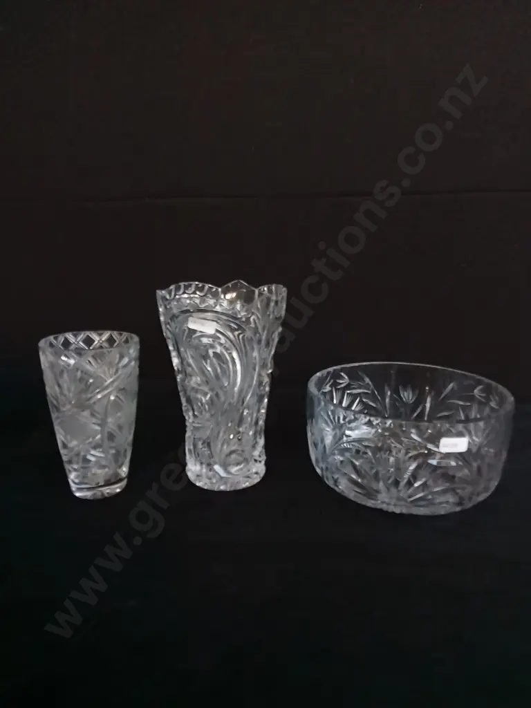 3 DECORATIVE GLASS ITEMS Image 1++