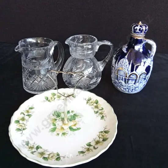 4 DECORATIVE ITEMS