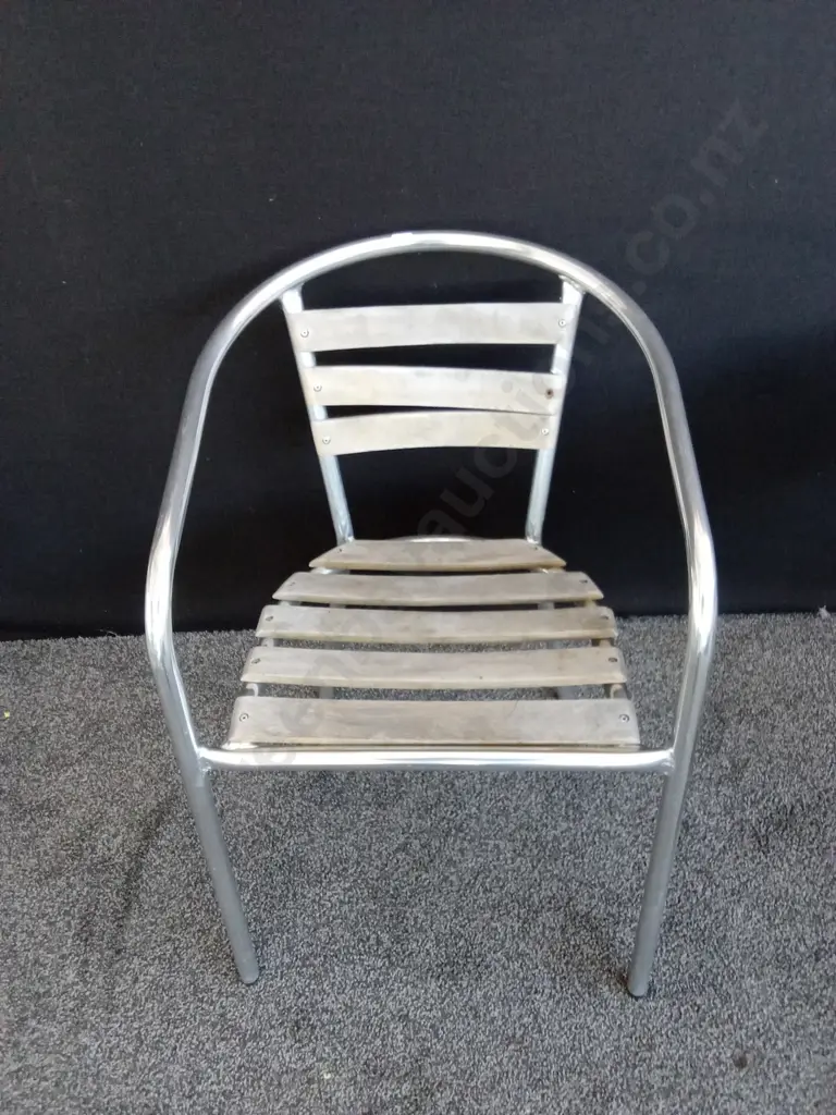 OUTDOOR TABLE AND 2 CHAIRS Image 1++