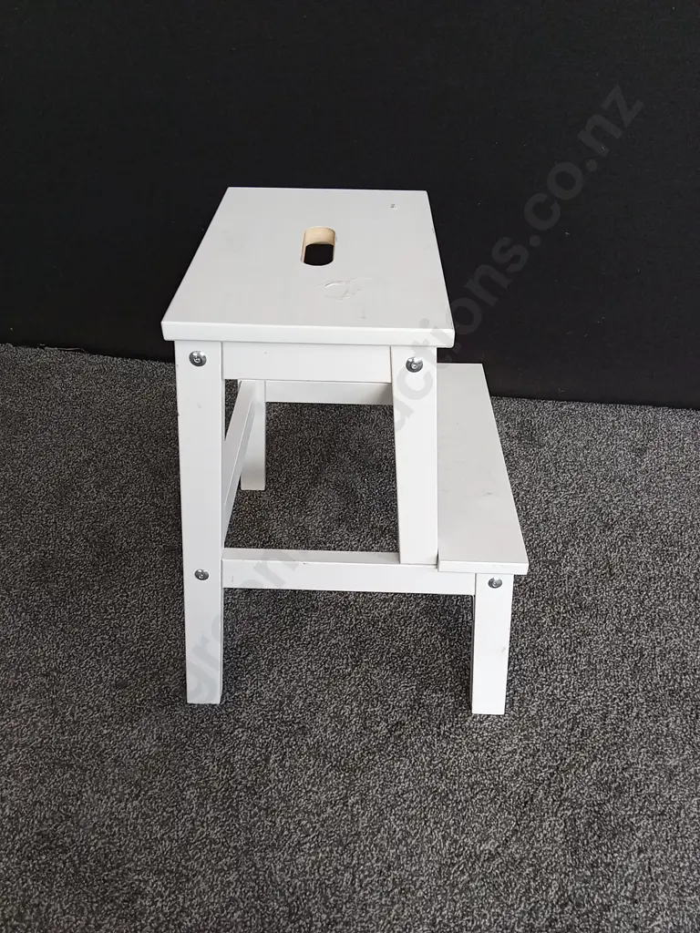 WHITE WOODEN FOOT STOOL Image 1++
