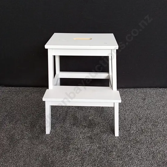 WHITE WOODEN FOOT STOOL