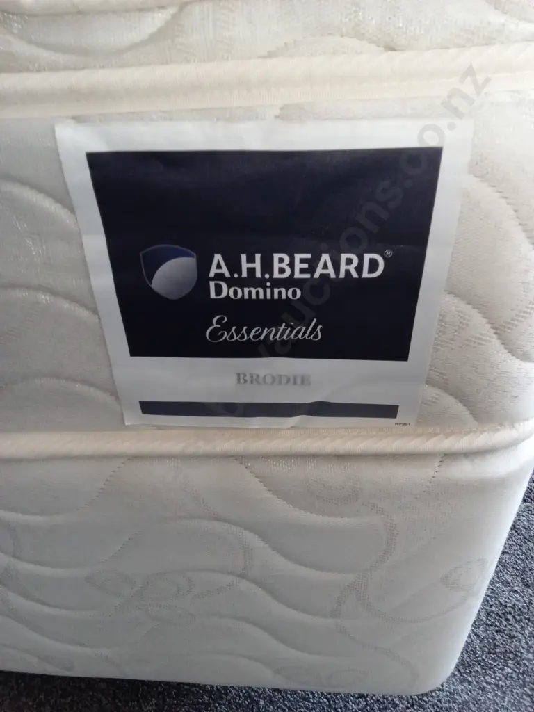 SINGLE BED BASE WITH 2 DRAWERS AND A MATTRESS Image 1++