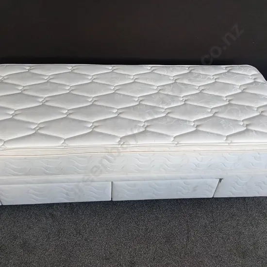 SINGLE BED BASE WITH 2 DRAWERS AND A MATTRESS