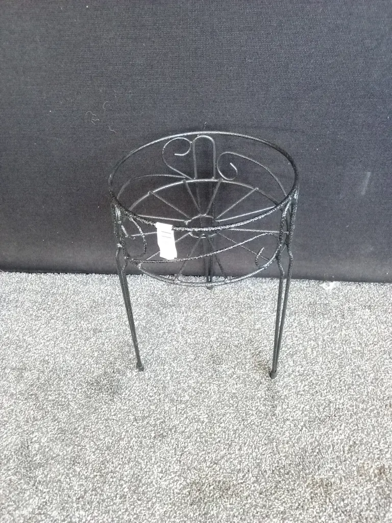 PLANT POT STAND Image 1++