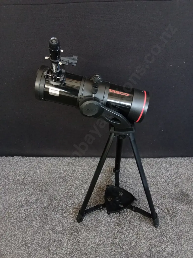 TASCO SPACE STATION REFLECTOR TELESCOPE AND TRIPOD Image 1++
