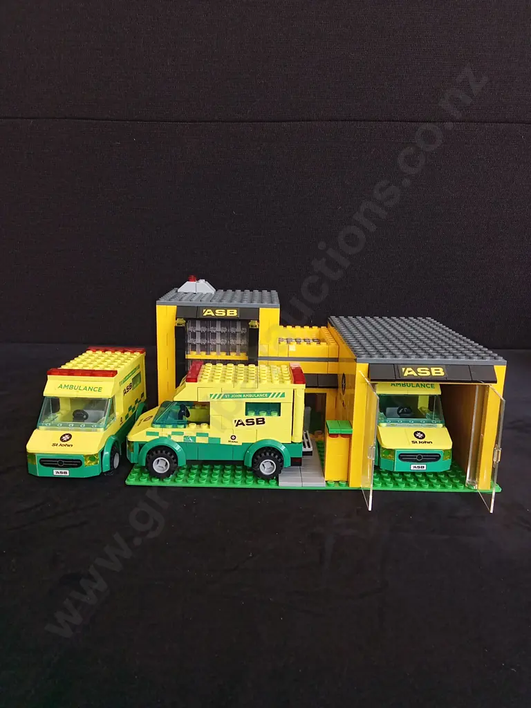 ST JOHN ASB LEGO AMBULANCE SET Image 1++