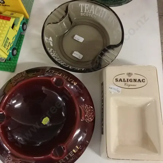3 PIECES VINTAGE ASHTRAYS