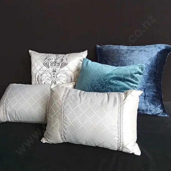 5 CUSHIONS