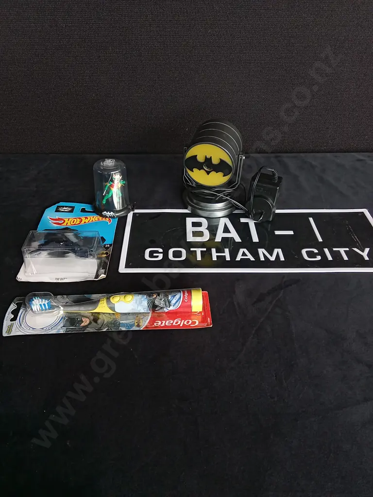 5 BATMAN ITEMS Image 1++