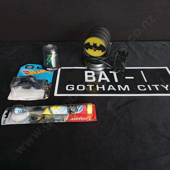 5 BATMAN ITEMS