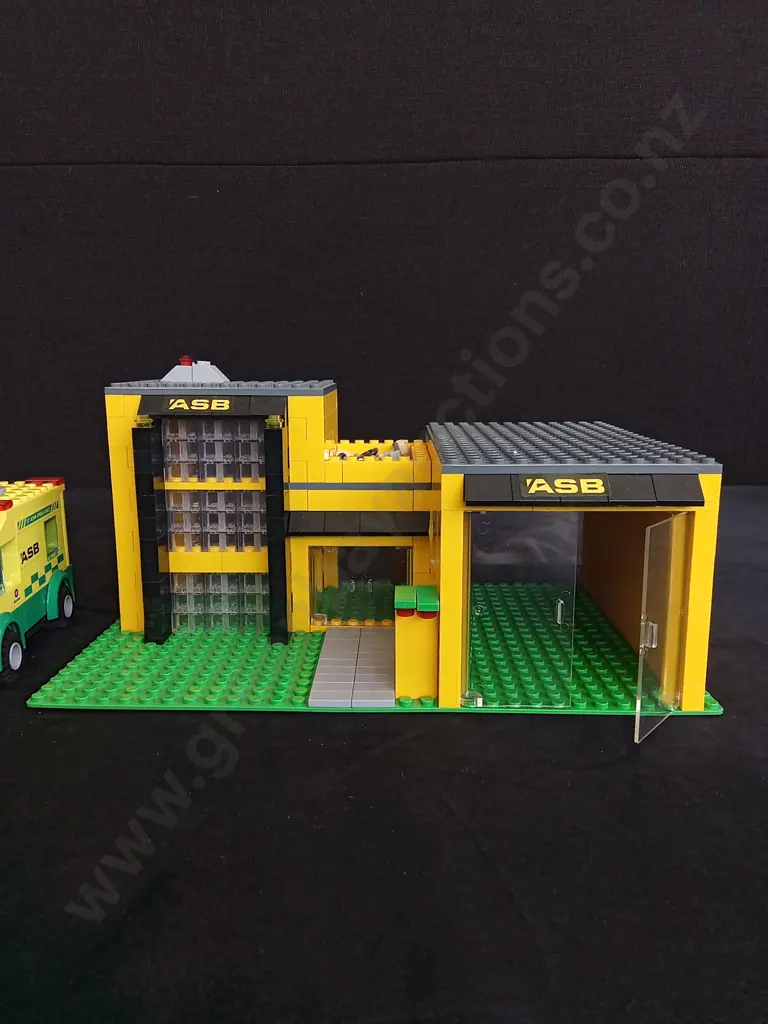 ST JOHN ASB AMBULANCE LEGO SET Image 1++