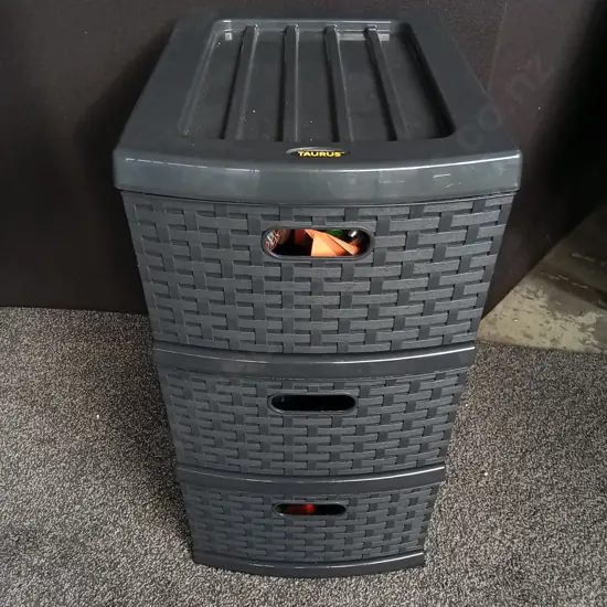 PLASTIC DRAWERS FULL OF TOYS