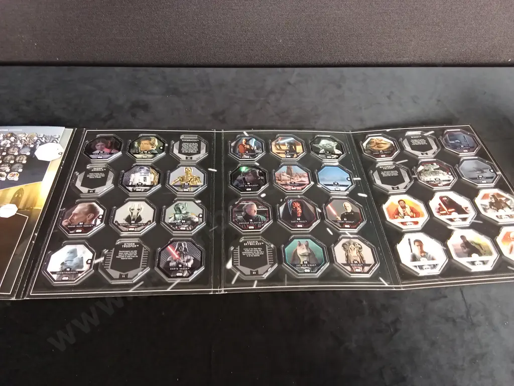 STAR WARS COUNTDOWN COLLECTABLES AND MUG AND SOCK PACK Image 1++