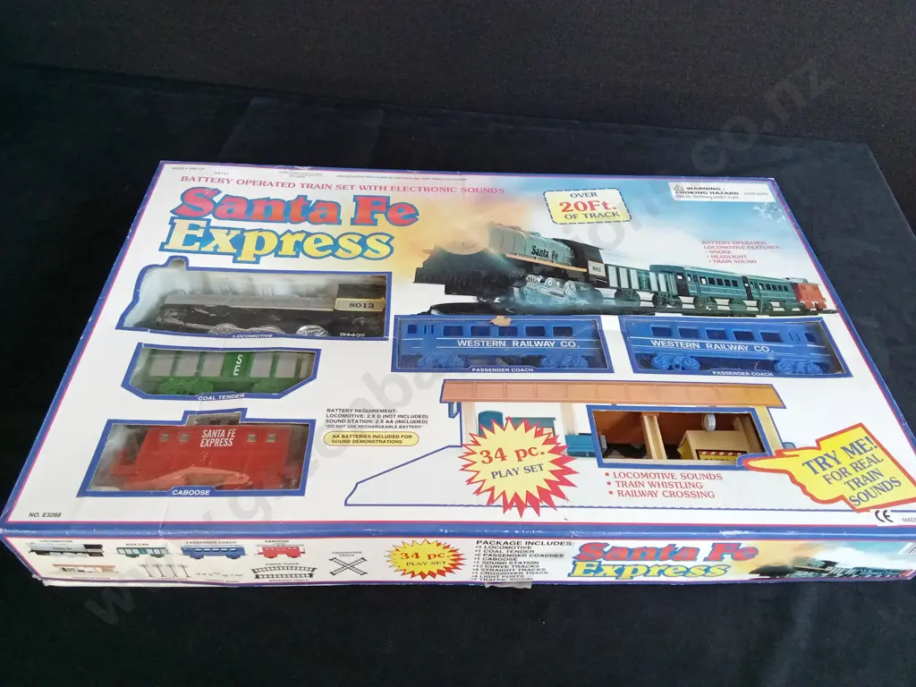 VINTAGE SANTA FE EXPRESS TRAIN SET Image 1++