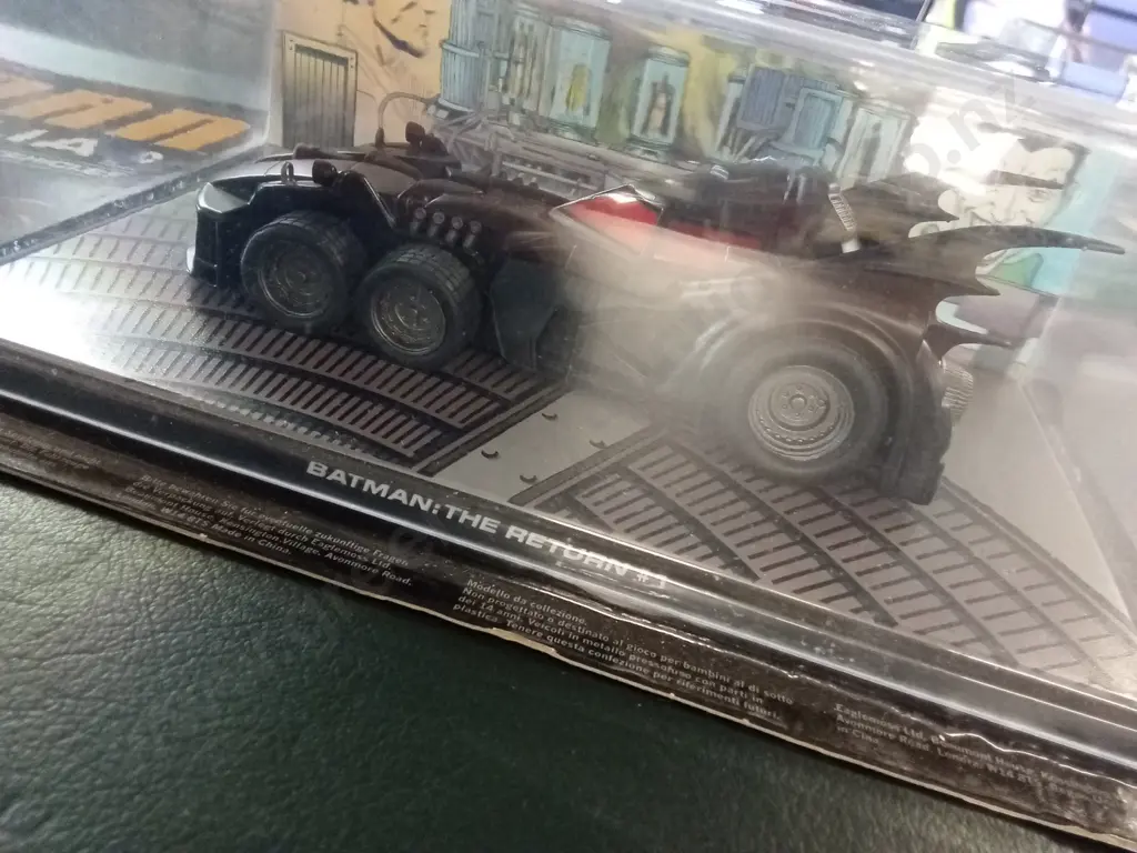 EAGLEMOSS BATMAN THE RETURN #1 1:43 PACKAGED PLUS CORRESPONDING MAGAZINE Image 1++