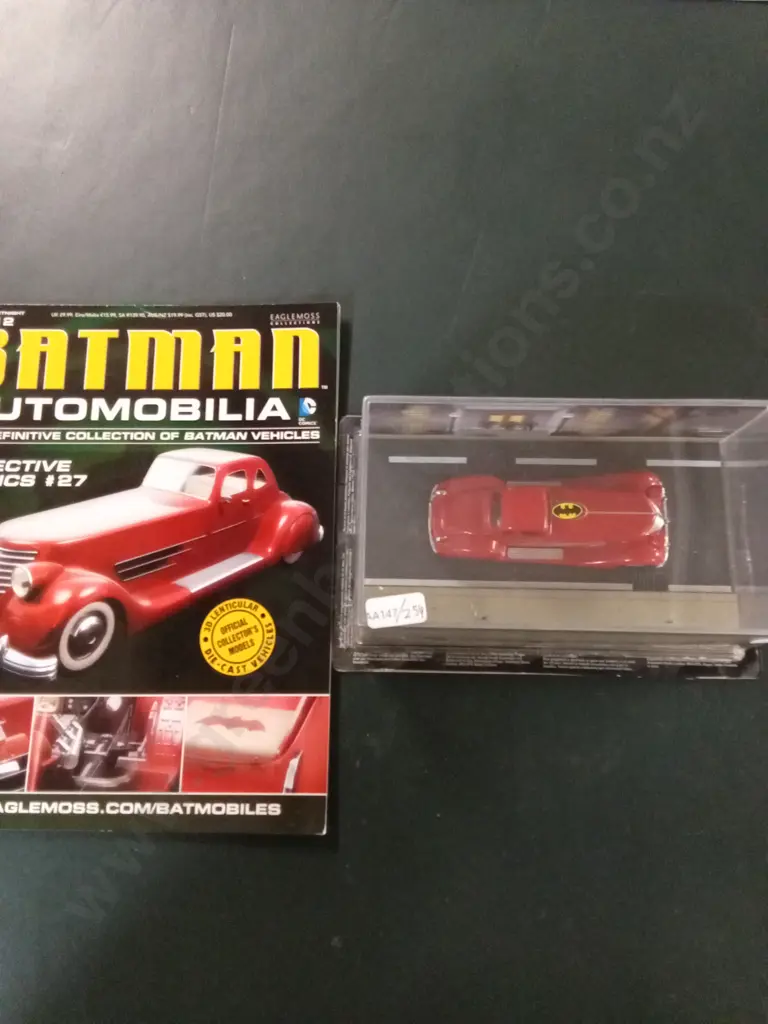 EAGLEMOSS BATMAN #12 BATMOBILE 1:43 PACKAGED  PLUS CORRESPONDING MAGAZINE Image 1++