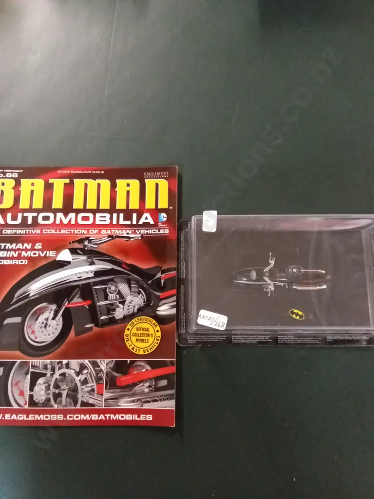 EAGLEMOSS BATMAN & ROBIN MOVIE REDBIRD 1:43 PACKAGED PLUS CORRESPONDING MAGAZINE Image 1++