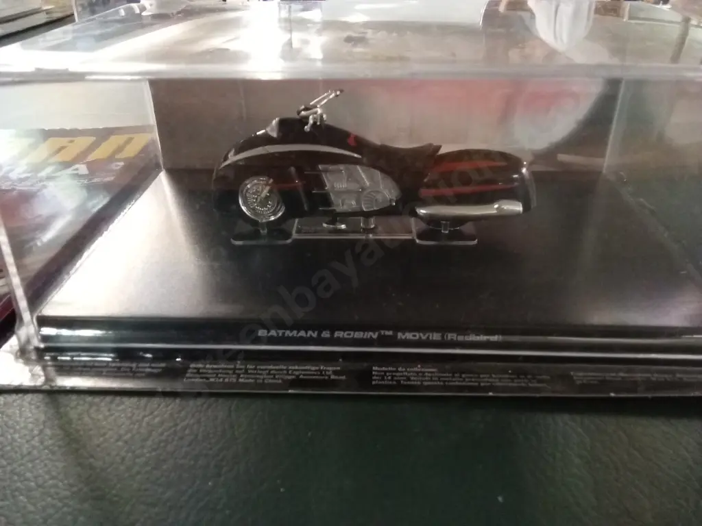 EAGLEMOSS BATMAN & ROBIN MOVIE REDBIRD 1:43 PACKAGED PLUS CORRESPONDING MAGAZINE Image 1++