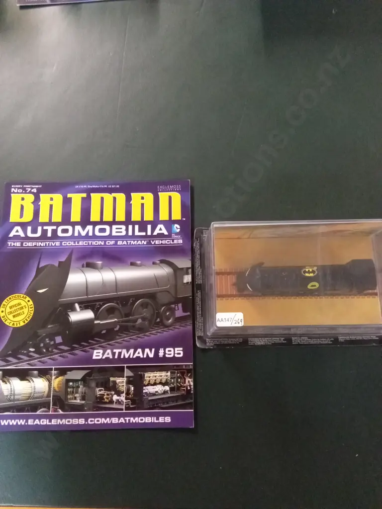 EAGLEMOSS BATMAN #95 BATMAN TRAIN 1:43 PACKAGED PLUS CORRESPONDING MAGAZINE Image 1++