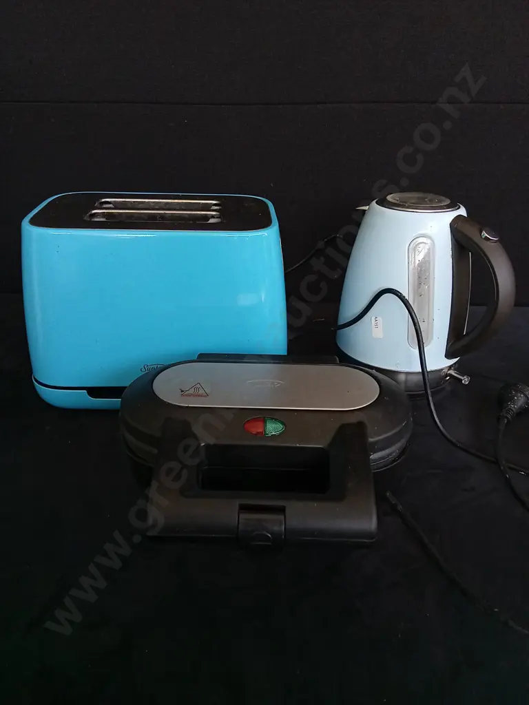PIE MAKER TOASTER AND JUG Image 1++