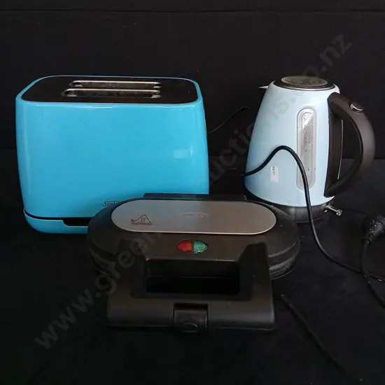 PIE MAKER TOASTER AND JUG