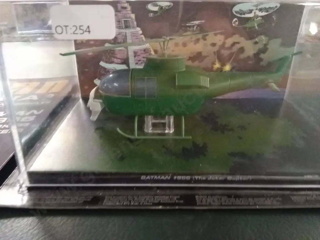 EAGLEMOSS DIE CAST BATMAN #366 THE JOKER COPTER PACKAGED 1:43 PLUS CORRESPONDING MAGAZINE Image 1++