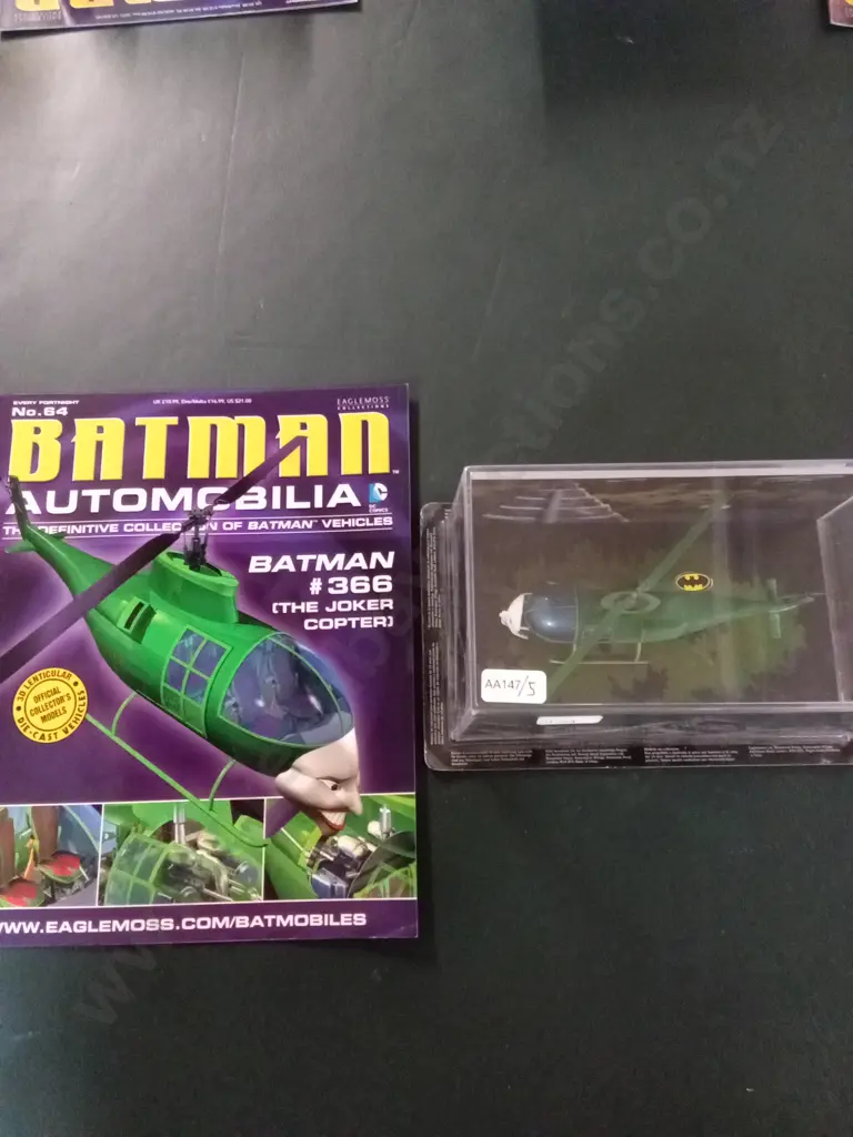 EAGLEMOSS DIE CAST BATMAN #366 THE JOKER COPTER PACKAGED 1:43 PLUS CORRESPONDING MAGAZINE Image 1++