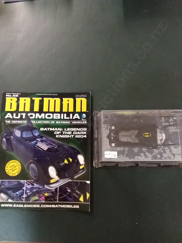 EAGLEMOSS BATMAN AUTOMOBILIA #204 BATMAN LEGENDS OF THE DARK KNIGHT 1:43 PACKAGED PLUS CORRESPONDING MAGAZINE Image 1++