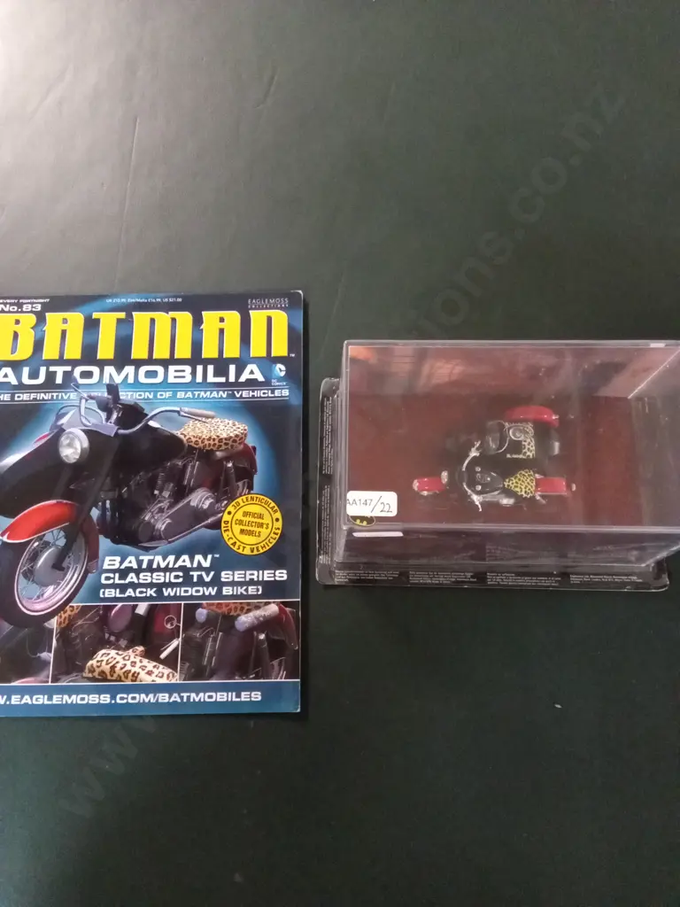 EAGLEMOSS BATMAN AUTOMOBILIA #83 BLACK WIDOW BIKE 1:43 PACKAGED  PLUS CORRESPONDING MAGAZINE Image 1++