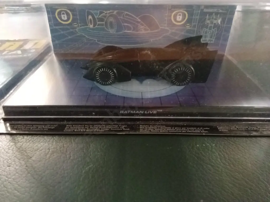 EAGLEMOSS BATMAN AUTOMOBILIA BATMAN LIVE 1:43 PACKAGED PLUS CORRESPONDING MAGAZINE Image 1++