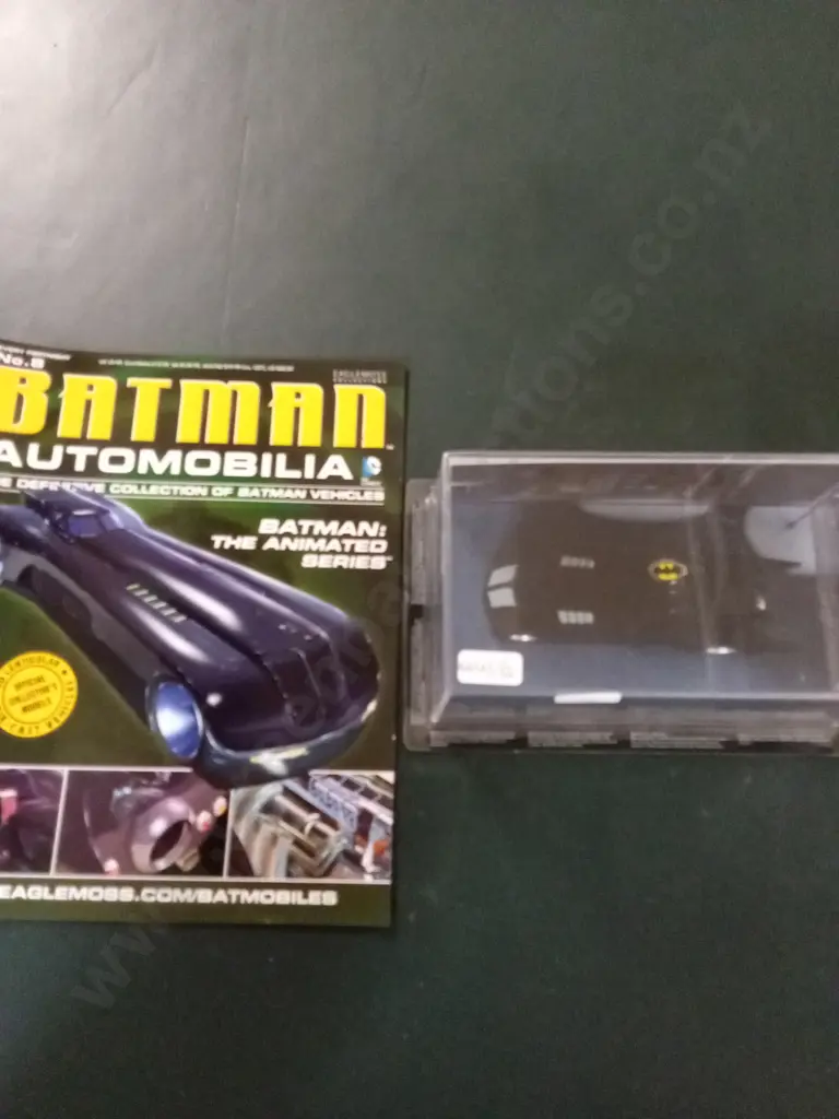 EAGLEMOSS BATMAN THE ANIMATED SERIES BATMOBILE IN CASE 1:43  PLUS CORRESPONDING MAGAZINE Image 1++