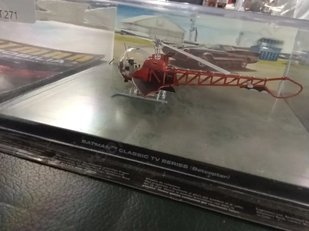 EAGLEMOSS BATMAN AUTOMOBILIA #49 BATCOPTER 1:43 PACKAGED  PLUS CORRESPONDING MAGAZINE Image 1++