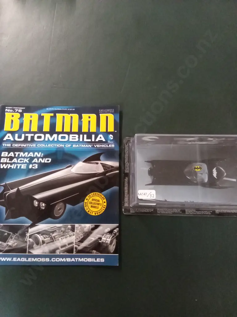 EAGLEMOSS BATMAN AUTOMOBILIA #3 BATMAN BLACK AND WHITE 1:43 PACKAGED PLUS CORRESPONDING MAGAZINE Image 1++