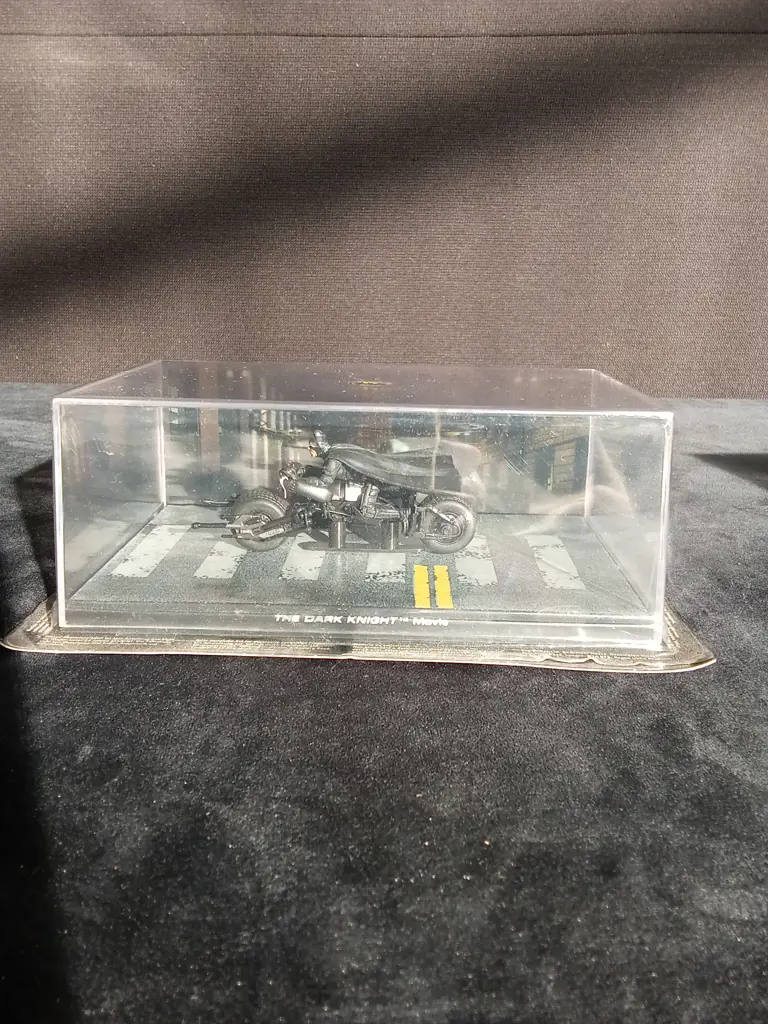 EAGLEMOSS BATMAN AUTOMOBILIA THE DARK KNIGHT 1:43 PACKAGED Image 1++
