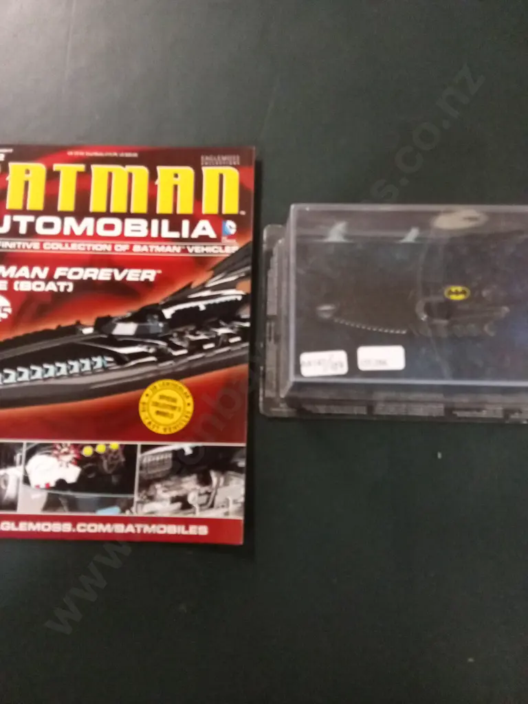 EAGLEMOSS BATMAN AUTOMOBILIA BATMAN FOREVER MOVIE BOAT 1:43 PACKAGED  PLUS CORRESPONDING MAGAZINE Image 1++