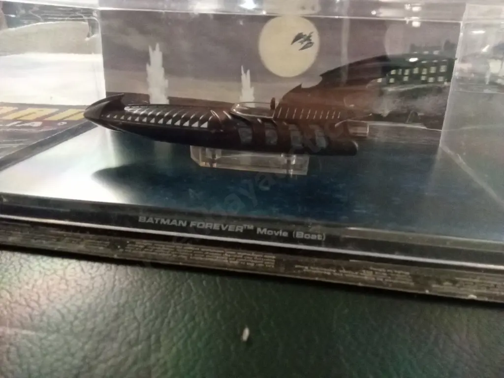 EAGLEMOSS BATMAN AUTOMOBILIA BATMAN FOREVER MOVIE BOAT 1:43 PACKAGED  PLUS CORRESPONDING MAGAZINE Image 1++