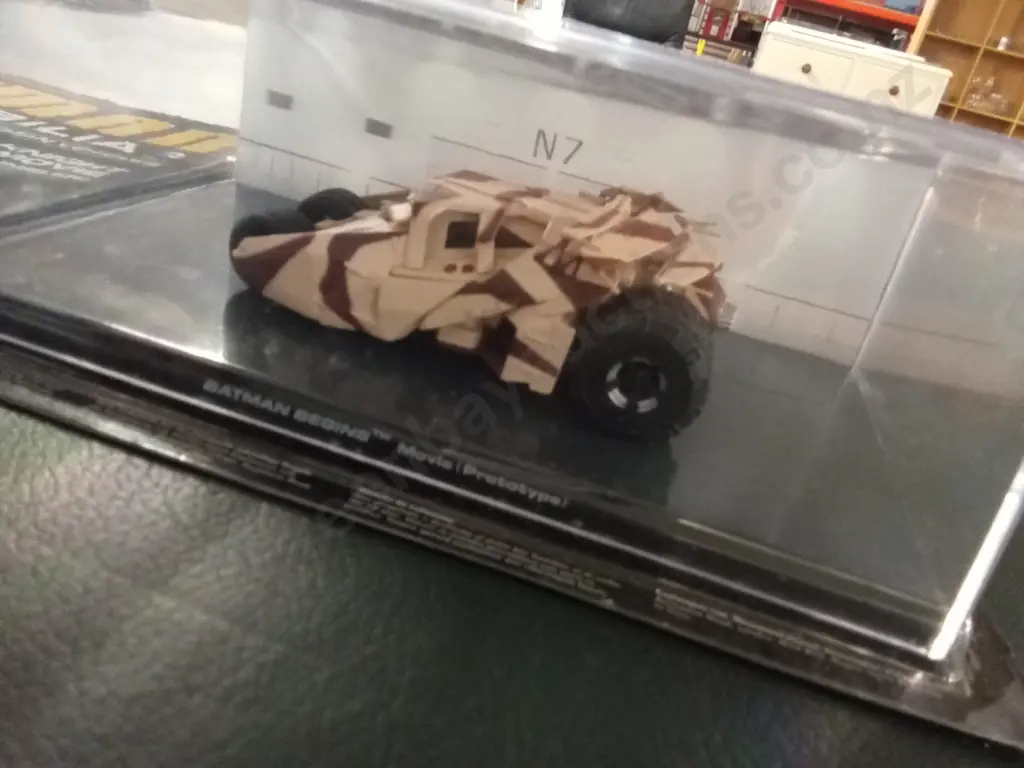 EAGLEMOSS BATMAN AUTOMOBILIA BATMAN BEHIND MOVIE PROTOTYPE 1:43 PACKAGED  PLUS CORRESPONDING MAGAZINE Image 1++