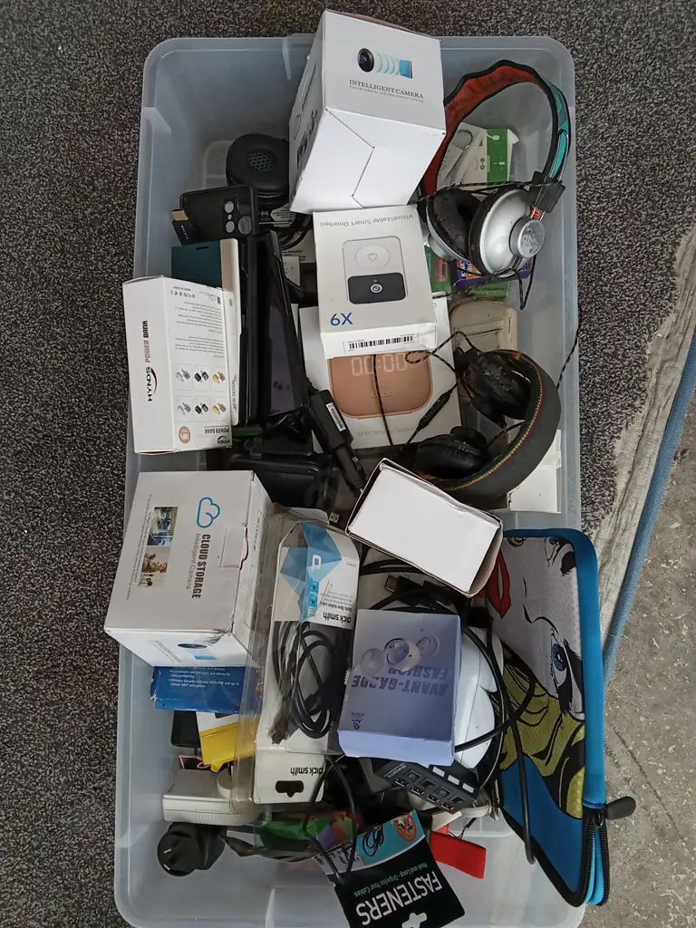 BOX OF ELECTRONIC DEVICES Image 1++
