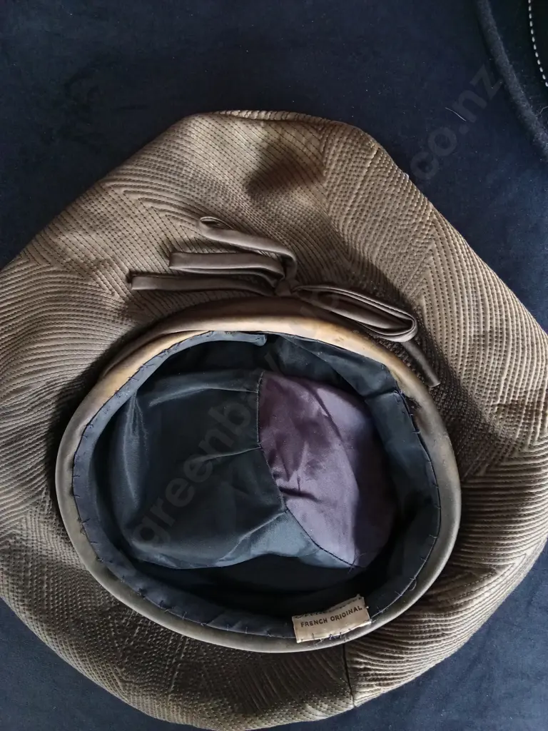 3 PIECES VINTAGE HATS Image 1++
