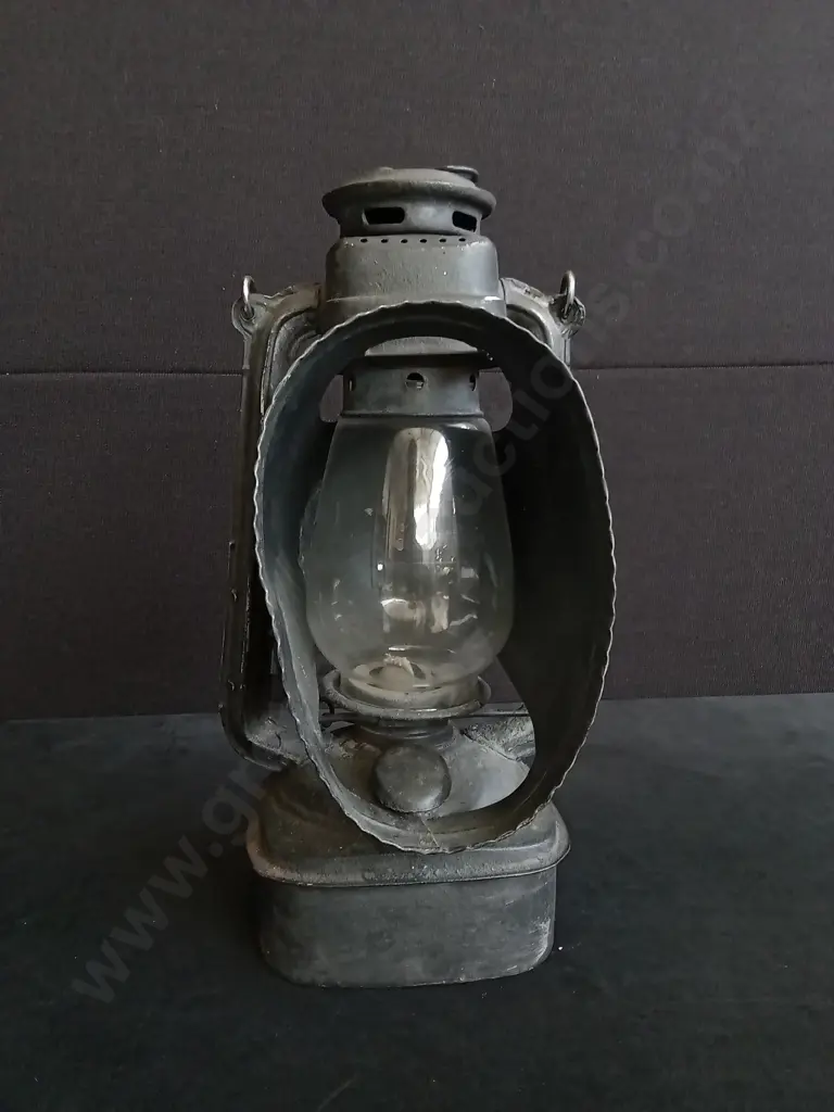 VINTAGE RAILWAY LANTERN Image 1++