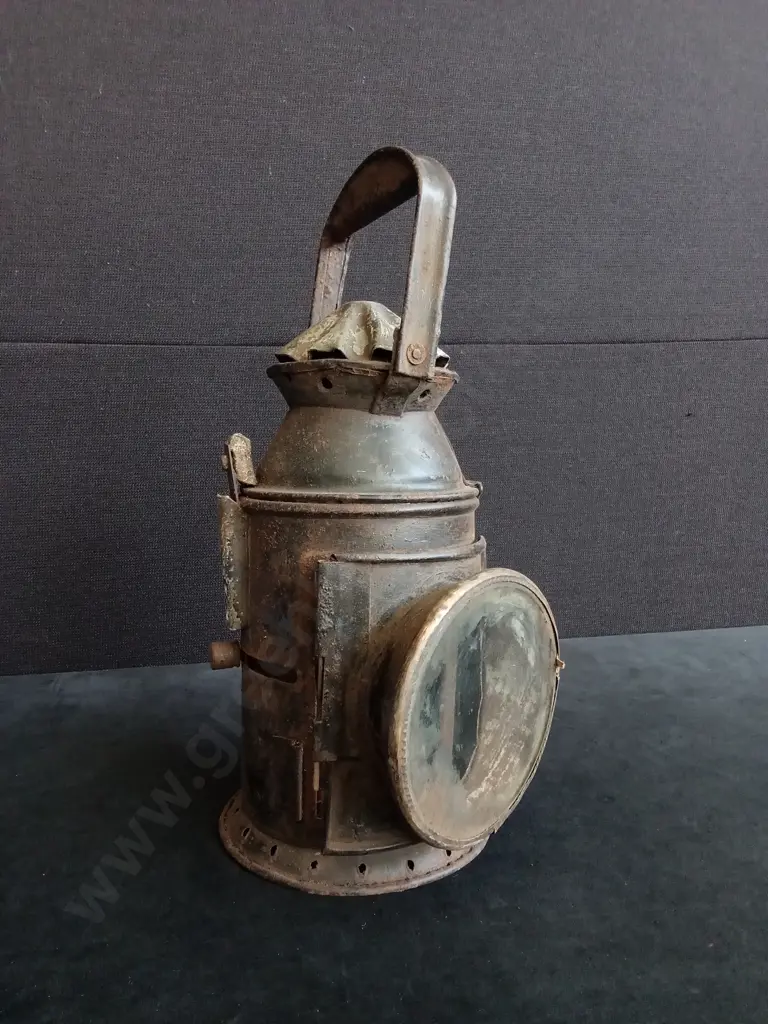 VINTAGE RAILWAY LANTERN Image 1++