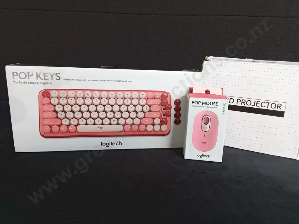 LOGITECH PINK MOUSE AND KEYBOARD WITH AN LED PROJECTOR Image 1++