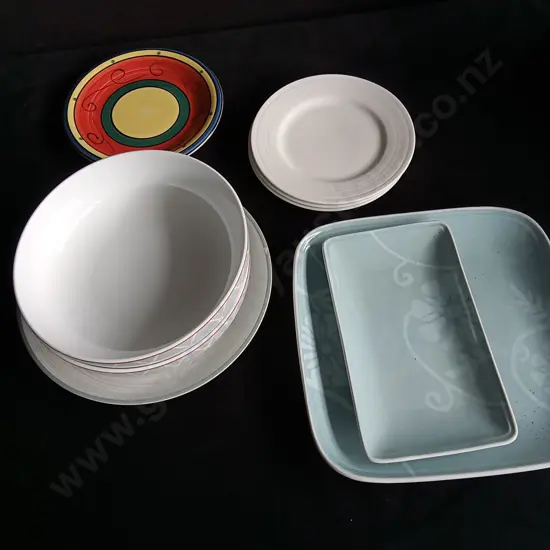 MIX OF PLATES AND BOWLS