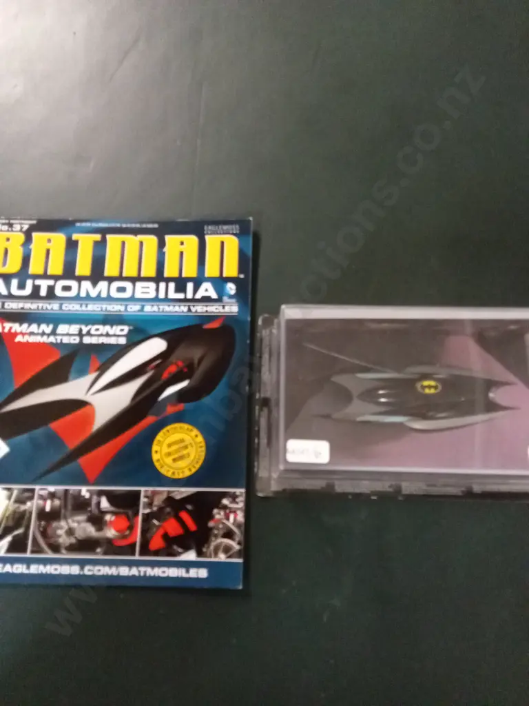 EAGLEMOSS BATMAN AUTOMOBILIA #37 BATMAN BEYOND 1:43 PACKAGED  PLUS CORRESPONDING MAGAZINE Image 1++